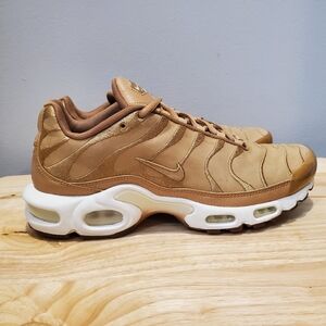 Nike Air Max Plus Tn "Flax Wheat-Sail" Mens Size 8.5 [FZ8815-200]